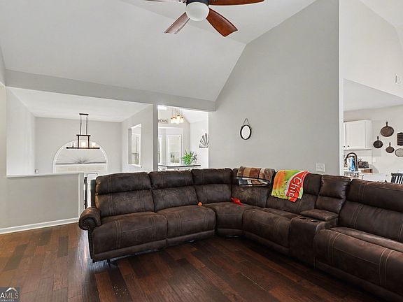 5th image of 15 Indian Valley Way