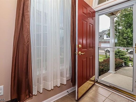 5th image of 68 Saratoga Ct