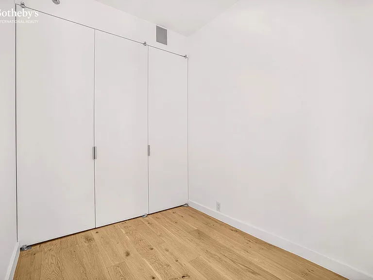 277 E 7th St #4 — Photo 11