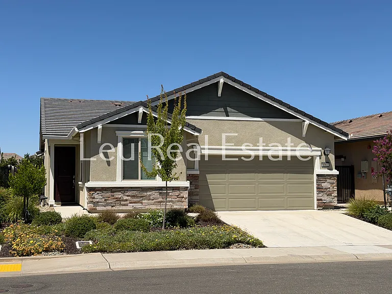 8961 Cerro Vista Dr — Photo 1