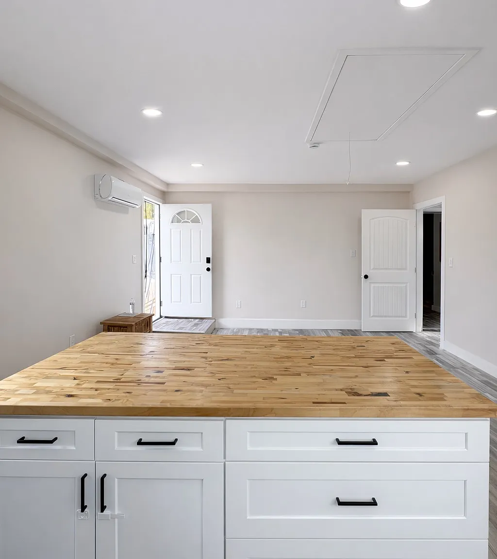 2 bed, 750 sqft, $2,900 — Photo 3