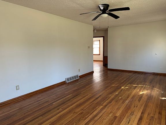 3rd image of 1402 Pennsylvania St