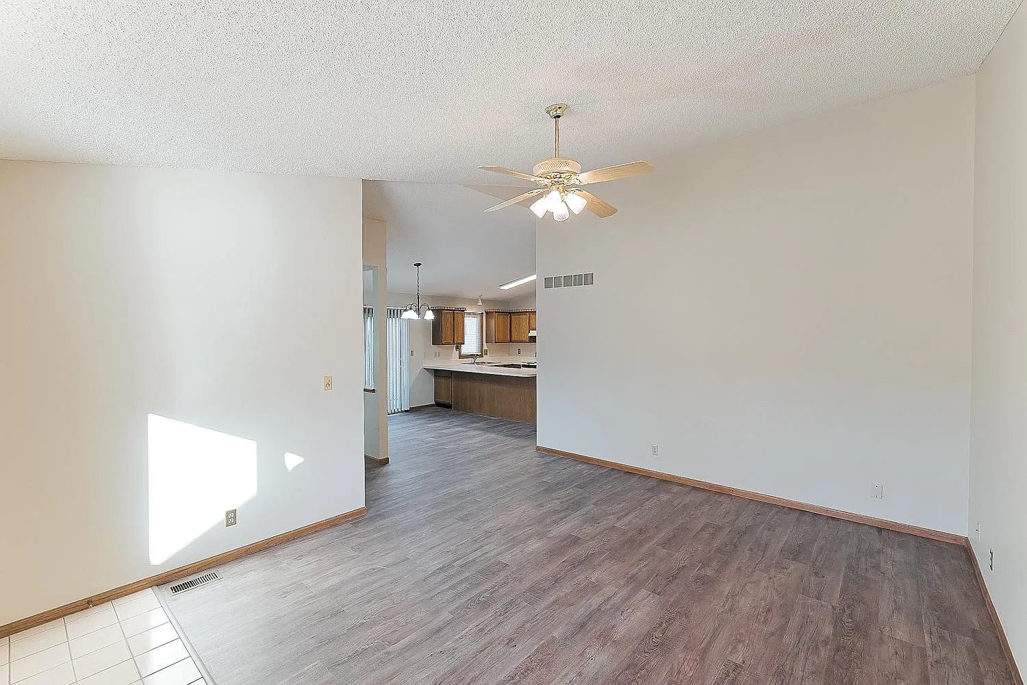 4 bed, 2.5 bath, 1753 sqft, $1,779 — Photo 4