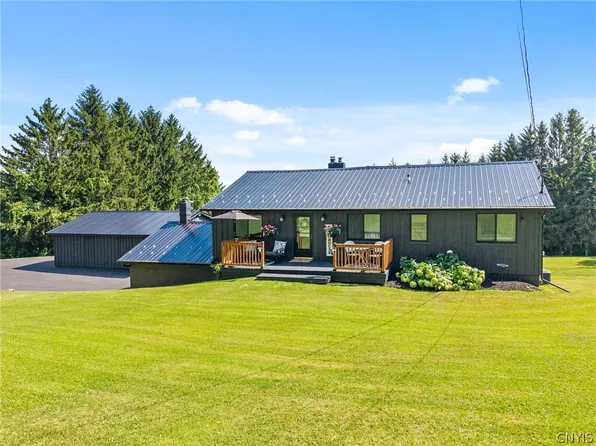 2662 Hitchings Rd, La Fayette, NY 13084