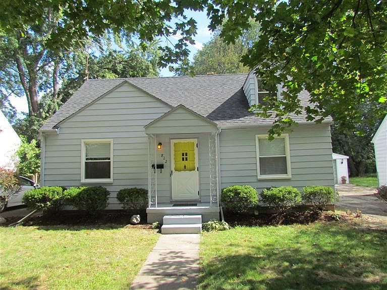 1st image of 812 Dwight St