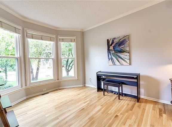 4th image of 14317 Bond St