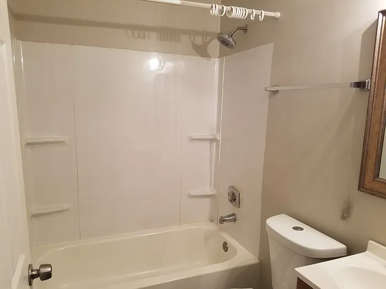 1421 Florence Ave — Photo 12