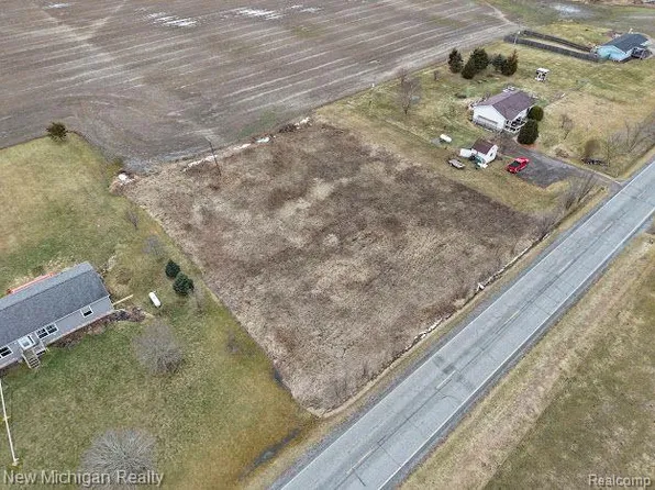 11286 Ray Rd, Gaines, MI 48436