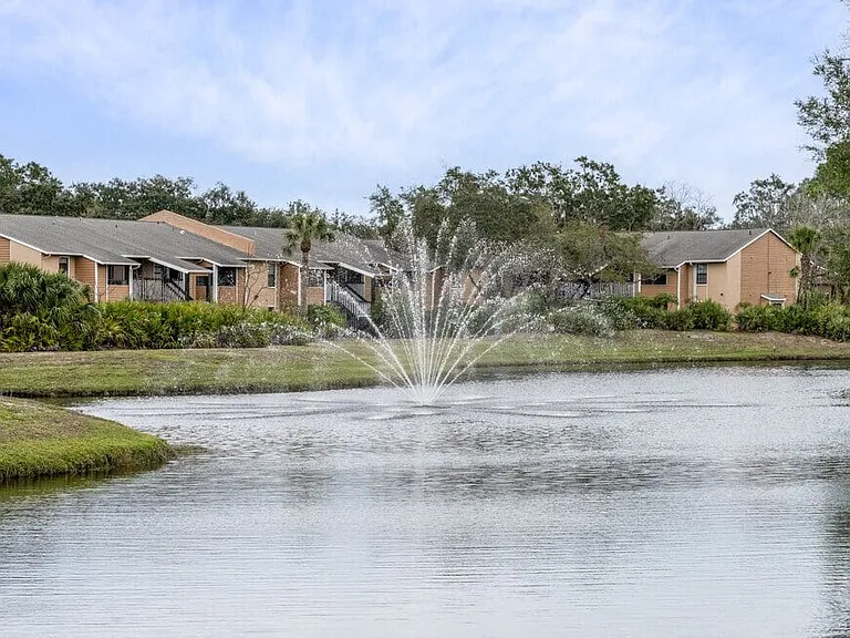 Lakeside Gardens — Photo 34