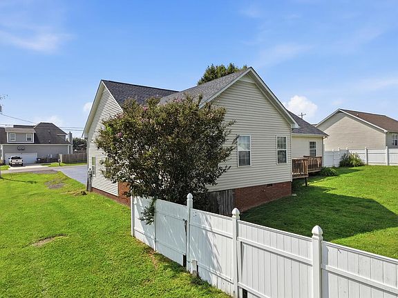 3rd image of 105 Prosperity Dr