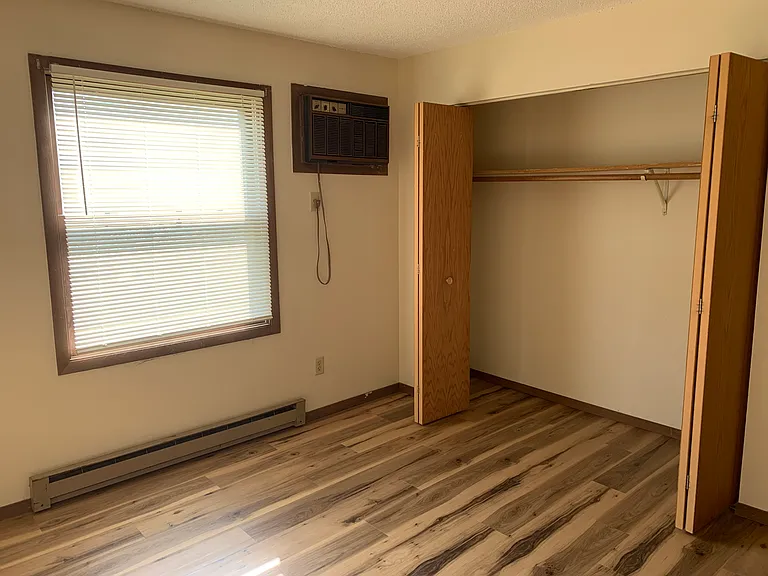 1146 Imperial Cir — Photo 9