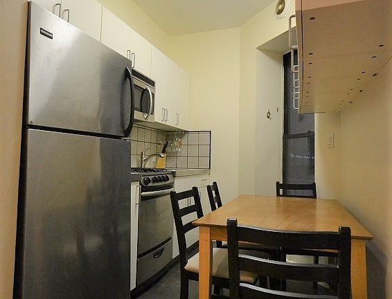 5th image of 157 W 106th St APT 1E