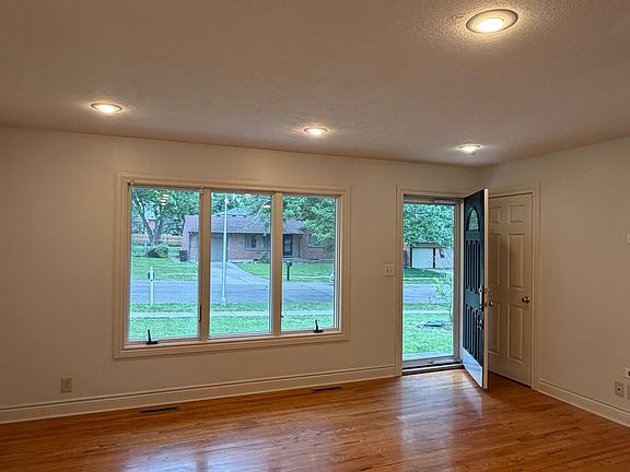 4th image of 1121 Driftwood Dr