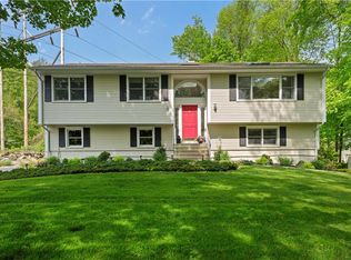 8 Rambler Rd, Mahopac, NY 10541
