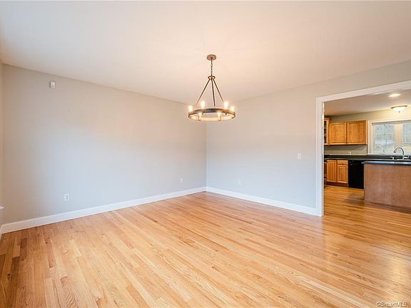 5th image of 106 Whittaker Dr