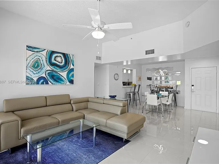 529 E Sheridan St #307 — Photo 13