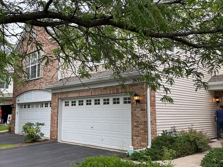 2633 Williamsburg Dr — Photo 1