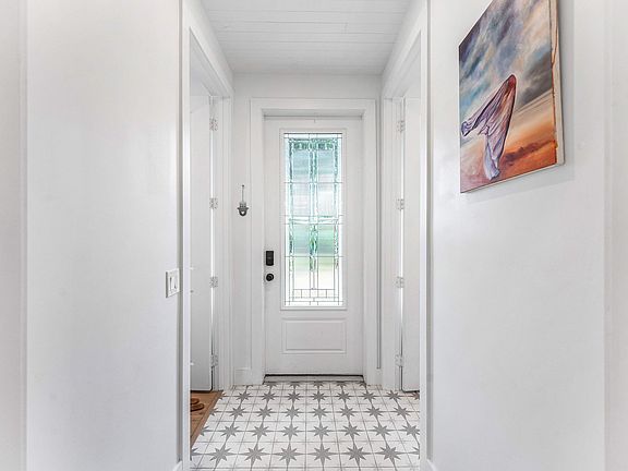 5th image of 709 SW 9th Court