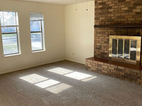 3rd image of 2814 N Elm Ave