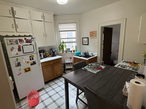 3rd image of 308 N Dubuque St #308