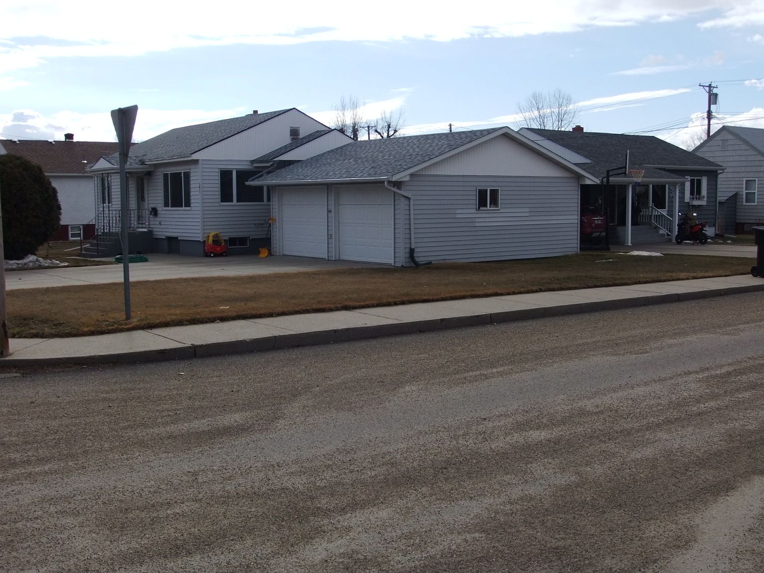 1411 E Ames Wye Ave, Glendive, MT 59330 Zillow
