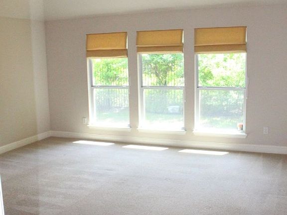 3rd image of 1602 Elkins Ln