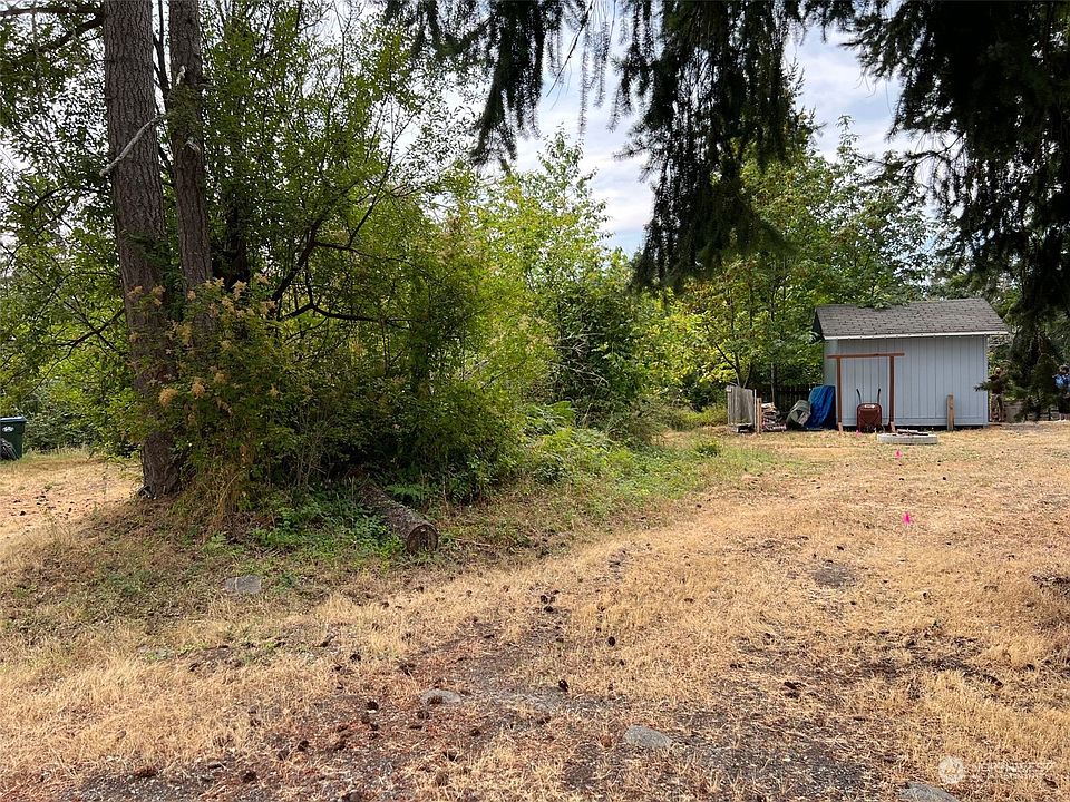 1st image of 17513 E Clear Lake Boulevard SE