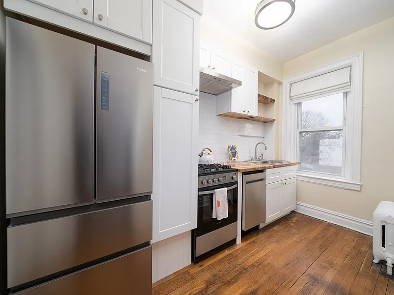 225 Garfield Ave #2 — Photo 3