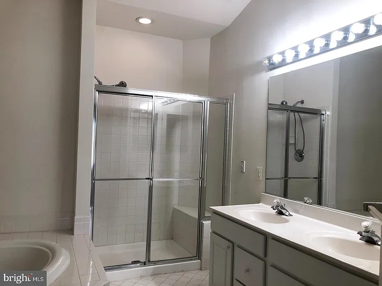 556 Longhorn Cres — Photo 15