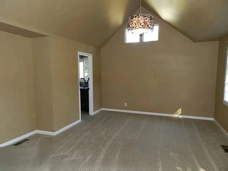 298 Reynolds St S — Photo 5