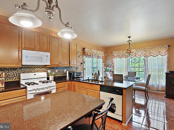 3rd image of 529 Diamond Dr