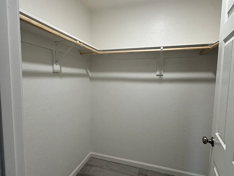 1123 Valerie St — Photo 6