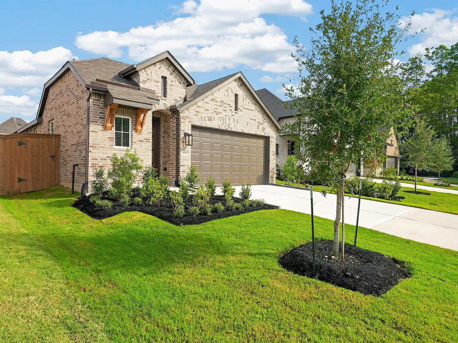 4 bed, 2.5 bath, 1939 sqft, $2,800 — Photo 3