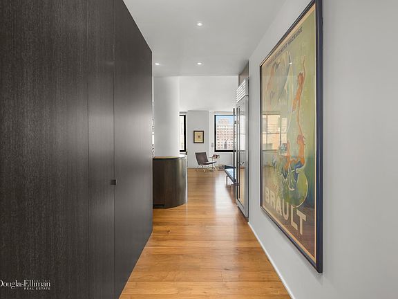 5th image of 155 W 70th St APT 10A