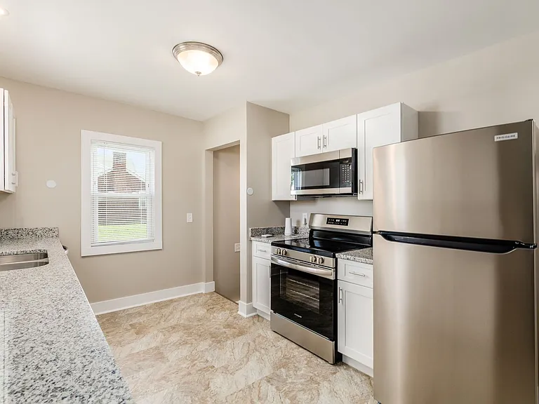 2215 Dresden St — Photo 16