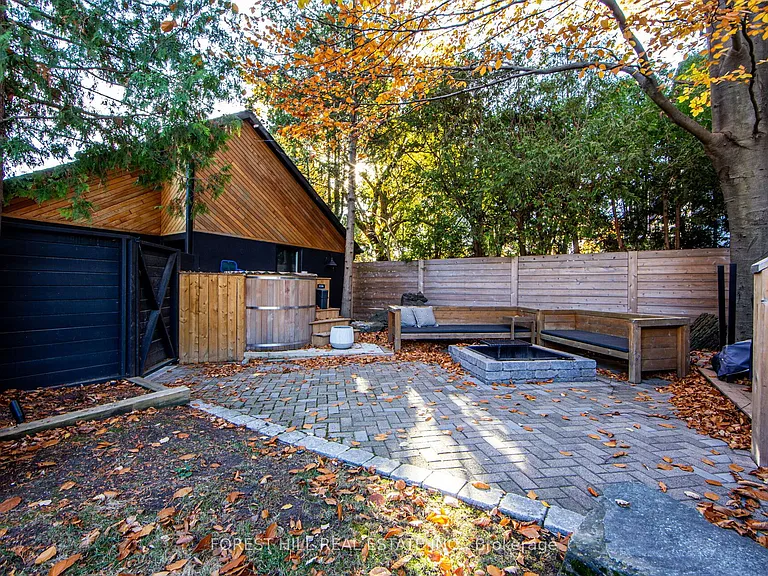 257 Manor Rd E — Photo 45