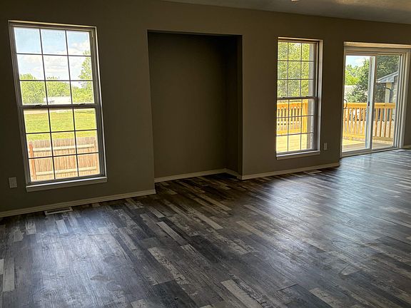 3rd image of 3502 W Fernwood St