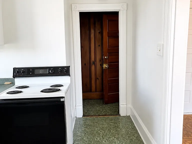 216 N Locust St #6 — Photo 10