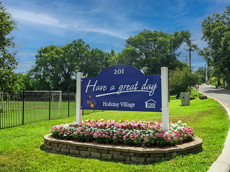 Holiday Village — Photo 46