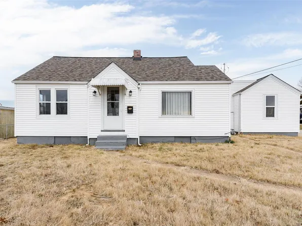 1018 Jefferson St, De Soto, MO 63020