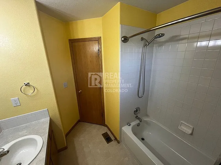 8464 Calumet Way — Photo 20