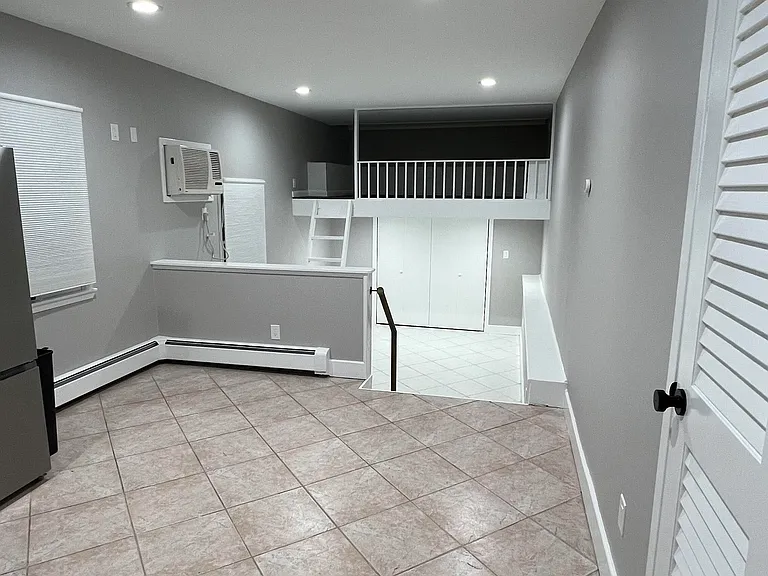 4 Margaret Ln — Photo 2