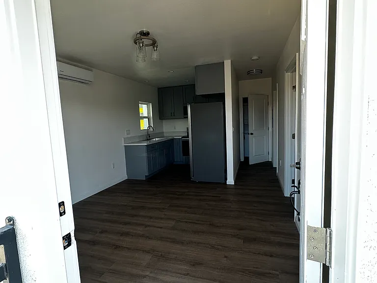 728 W 91st St #A — Photo 2
