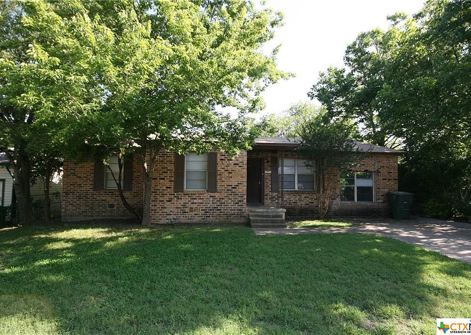 2nd image of 108 W Vardeman Ave