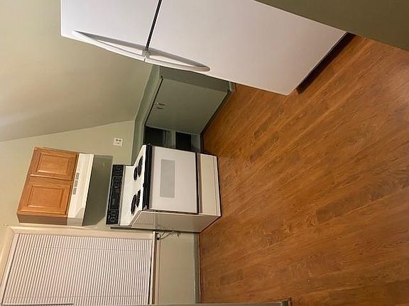 3rd image of 202 Lincoln Ave #2