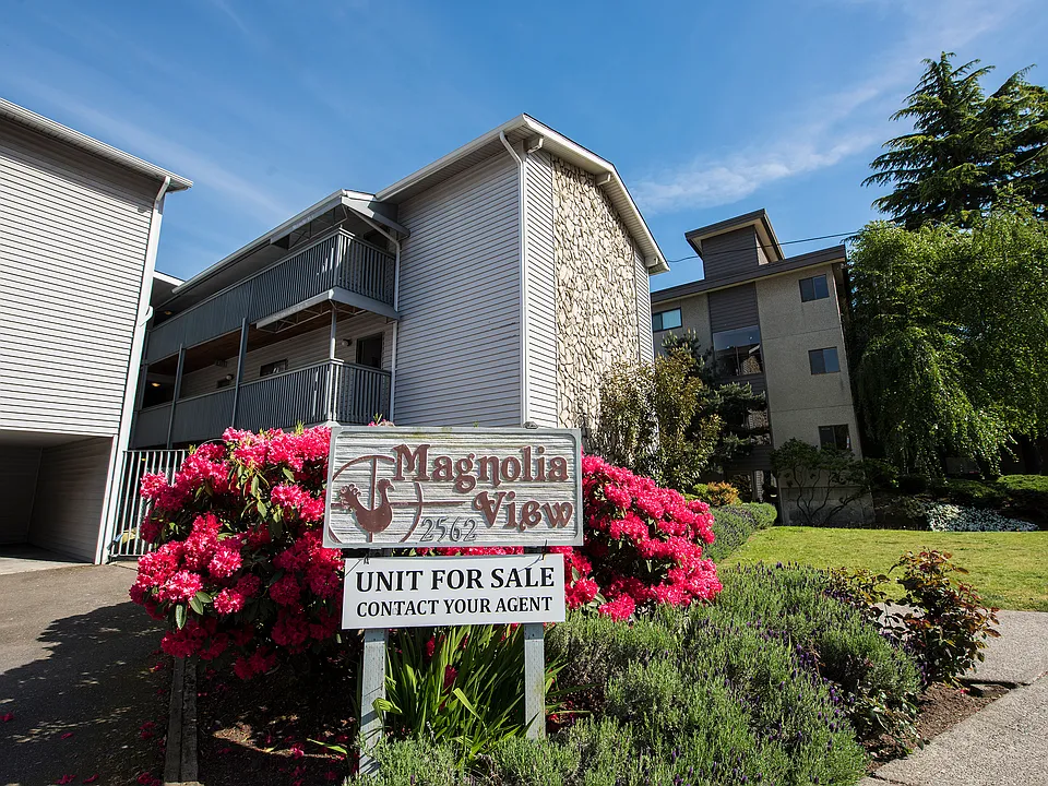2562 Thorndyke Ave W #402
