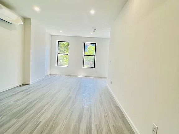 4th image of 25 Somers St Floor 2