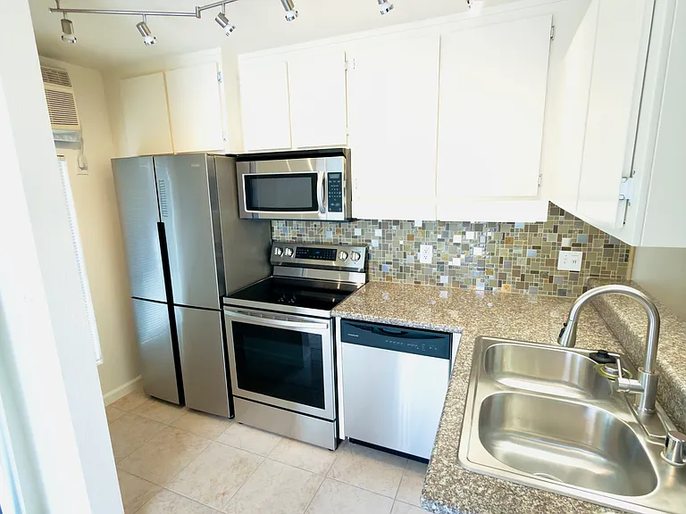 659 S. Cloverdale — Photo 15