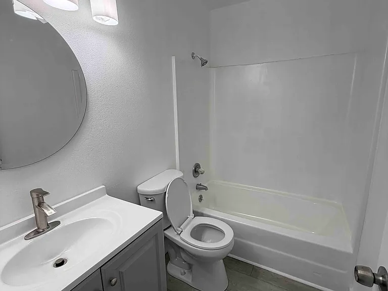 231 Chestnut St #10 — Photo 8