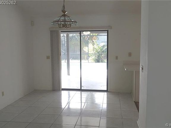 3rd image of 1202 SW Alesio Ln